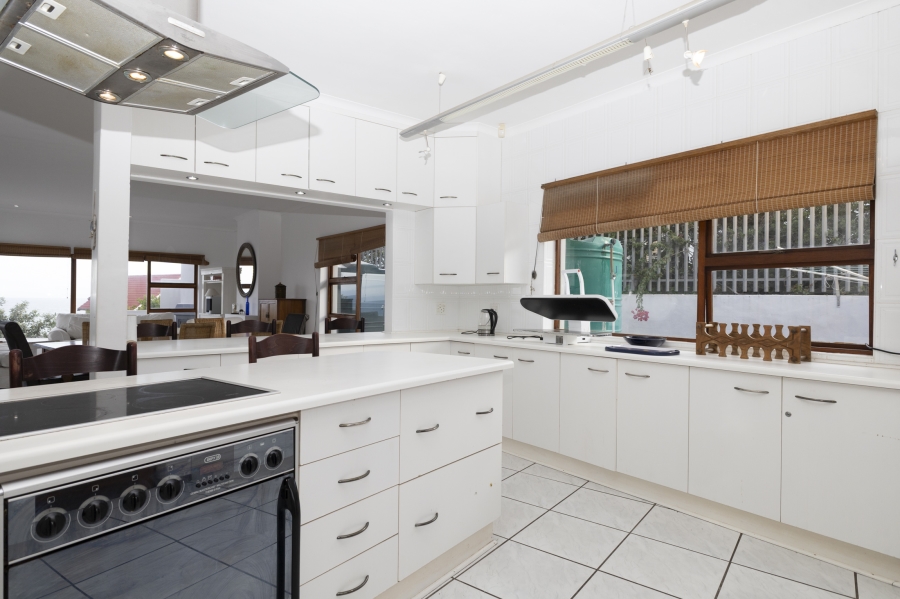 8 Bedroom Property for Sale in West Beach Eastern Cape